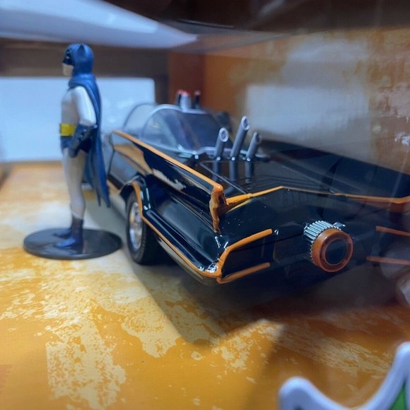 🆕️Jada Classic Batman & Batmobile Diecast NEW - Picture 4 of 11